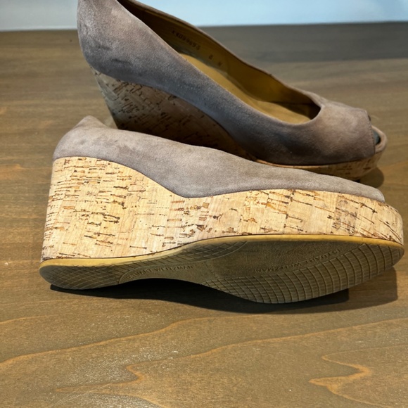 Stuart Weitzman Sandal Wedges - size 8M - Picture 3 of 3